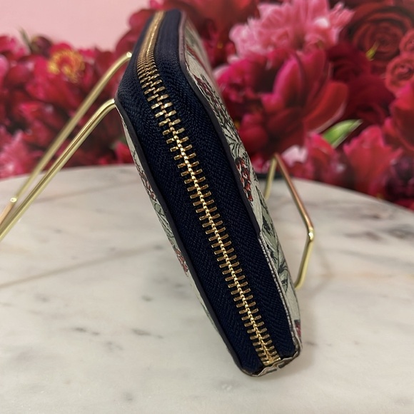 Tory Burch Zip Continental wallet - Sage color - GUC 🎁 - Picture 4 of 12